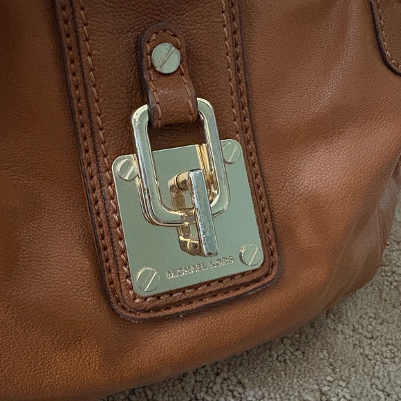 Michael Kors Brown Shoulder Bag with Gold Hardware - Picture 2 of 6
